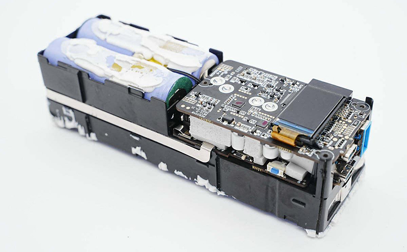 Application of thermally conductive adhesive in power bank