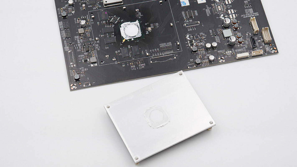 The heat dissipation application of thermal grease in the main control chip of television
